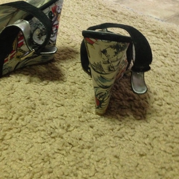 Wedge tattoo sandals - Picture 3 of 3