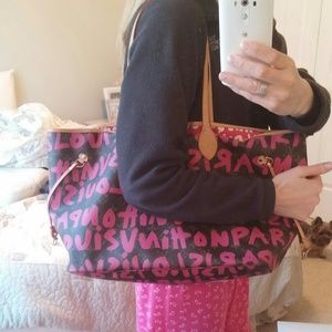 Look alike Louis Vuitton.