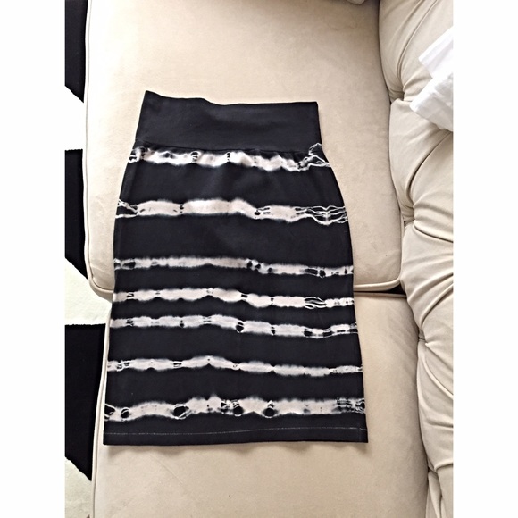 American Apparel Fitted Pencil Cotton Skirt