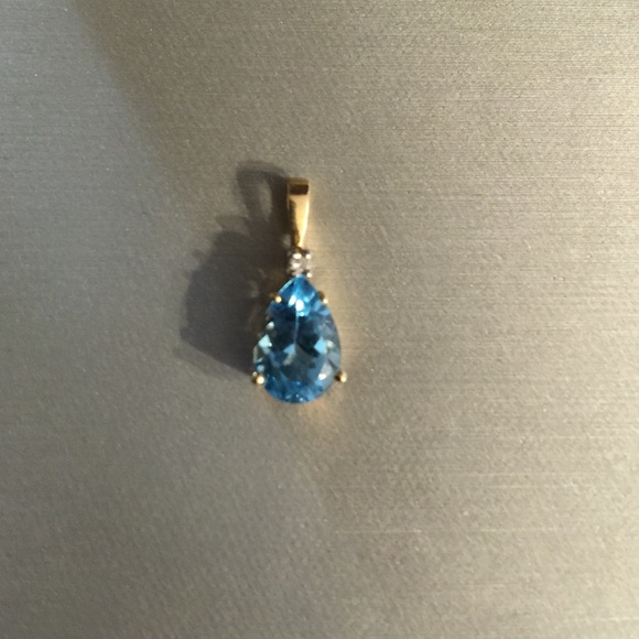 Blue topaz stone pendant