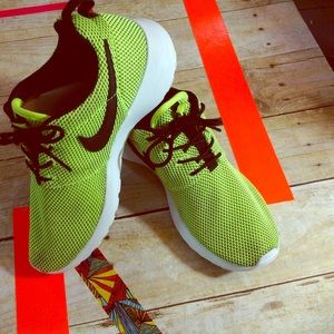 ON HOLD Nike tennis shoes  women 7 boys 5.5