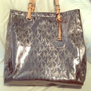 ⛔️⛔️SOLD⛔️⛔️ Michael Kors Mirror Metallic Tote