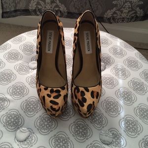 Steve Madden Leopard pumps