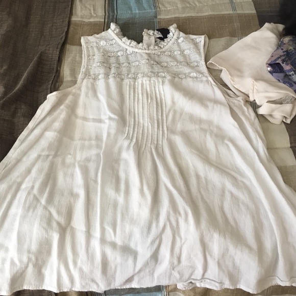 Greyish white sleeveless top