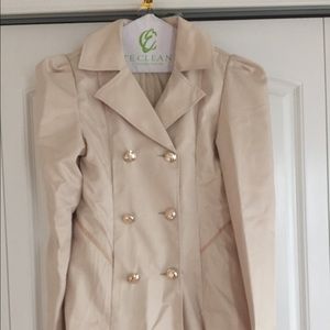 Beautiful Tan Trench Coat Size XL - XXL