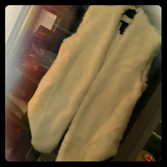 Ceamy White faux fur vest by from 5th ave marciano