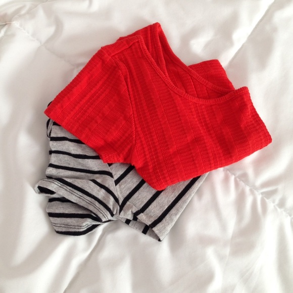 RESERVED @xokaitlin NWOT • Crop Top Bundle •