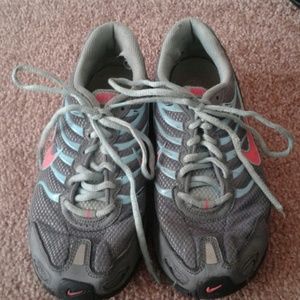 Grey and pink and bblue nike sheos had for 2 year