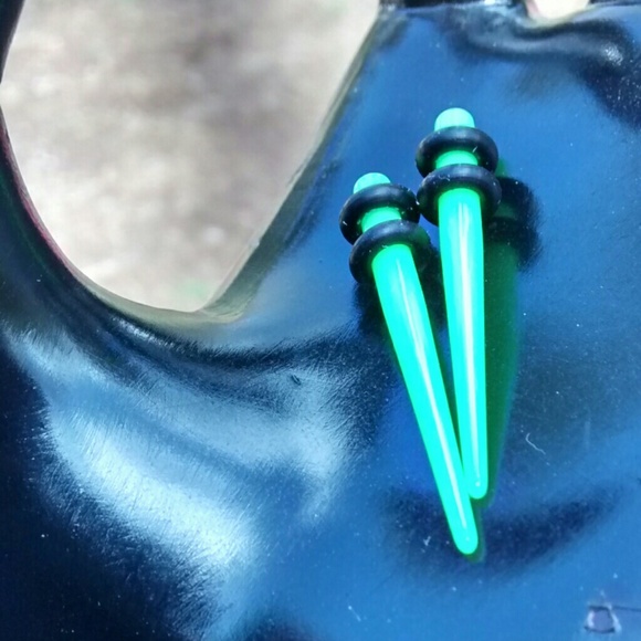 Bright green 10g tapered earrings