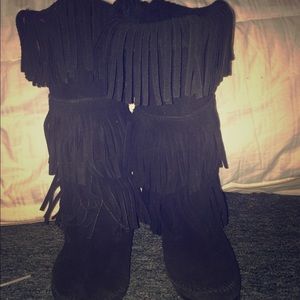 Minnetonka 3 layer fringe moccasin boots