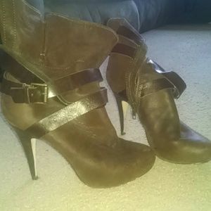 Cynthia Vincent chocolate brown booties