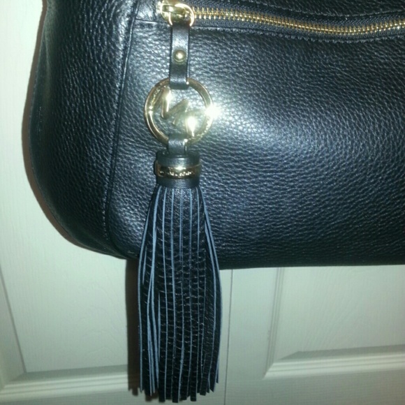 ❌SOLD❌ Authentic Genuine Leather MK Shoulder Bag - Picture 2 of 4