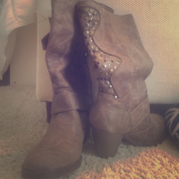 Short boots with heel - Picture 1 of 1