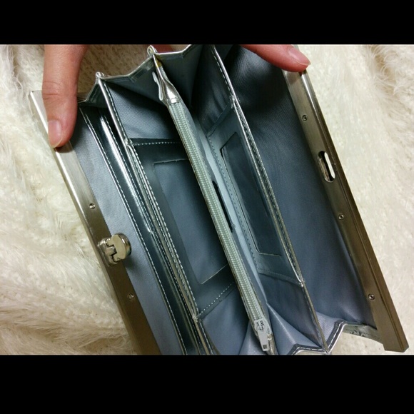 SOLD Gray Floral Print Wallet - Picture 3 of 4