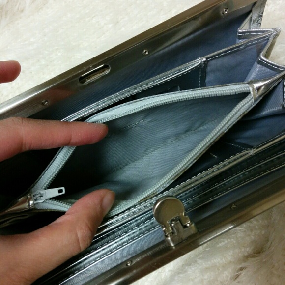 SOLD Gray Floral Print Wallet - Picture 4 of 4