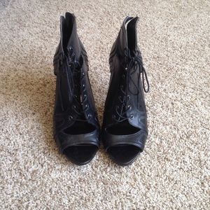 Hold for jesBeja Rock and republic tie heels