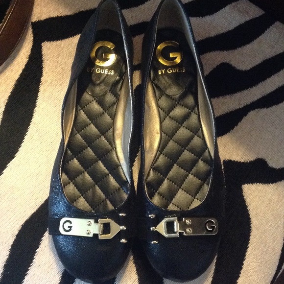 Guess Shoes - GUESS SLIP ONS! FINAL PRICE