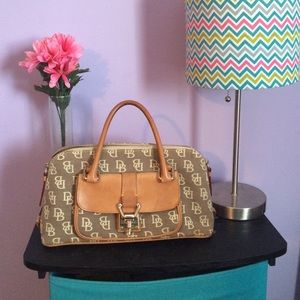 Dooney & Bourke Monogrammed Handbag. 😍