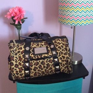 Betseyville by Betsey Johnson leopard bag. 😍
