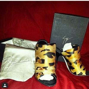 Leapord mule sandals very cute for summer on trend