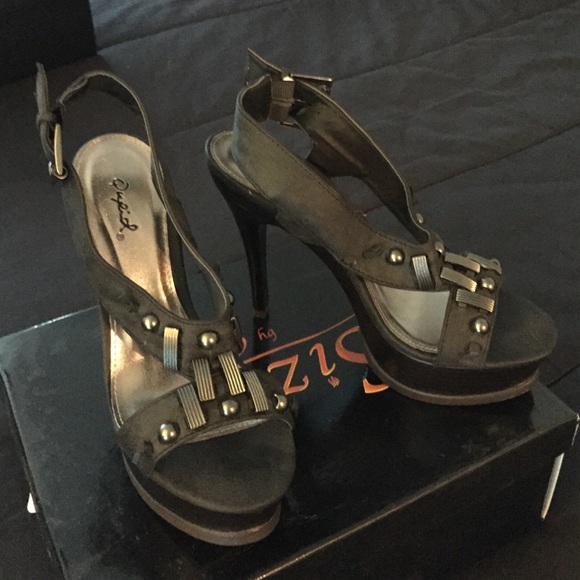 Heels - Picture 2 of 2