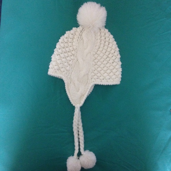 Cream color knitted beanie/toboggan