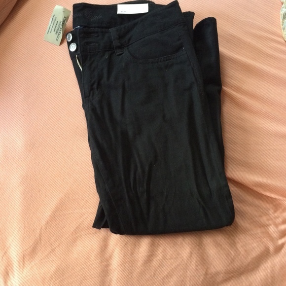 Black AE capris