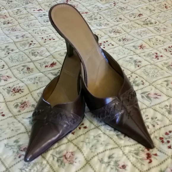 Tahari Brown mule pump