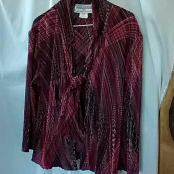 Just beautiful Jessica Howard open blouse