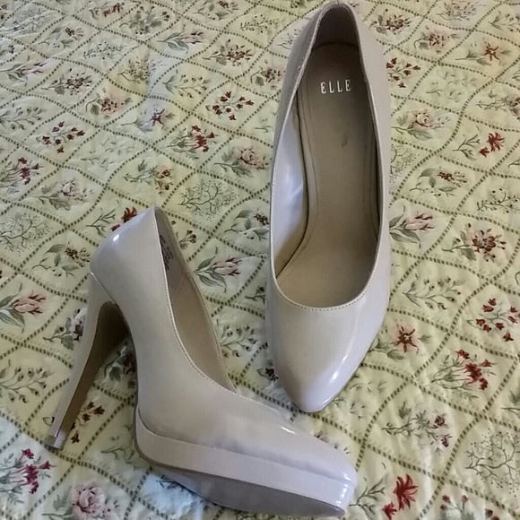 Elle nude platform pumps