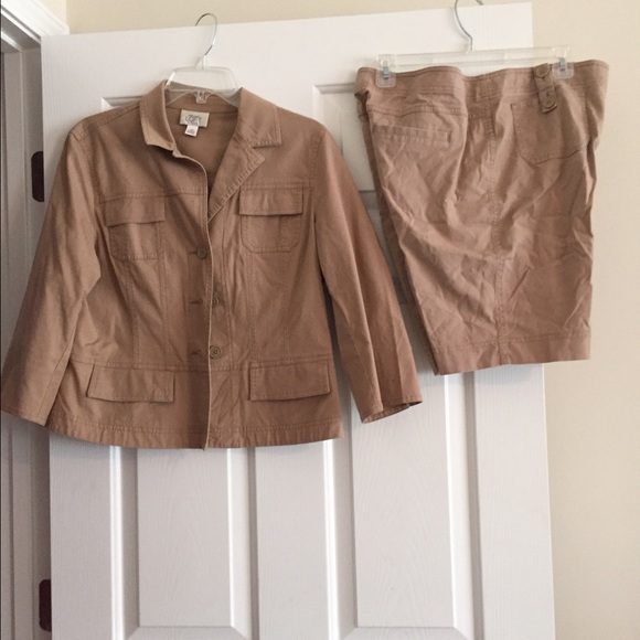 A Kakis suit