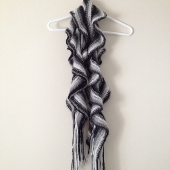Black & white scarf
