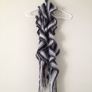 Black & white scarf