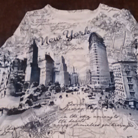 A new York top - Picture 1 of 1