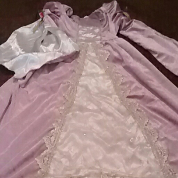 A costume - Picture 1 of 4