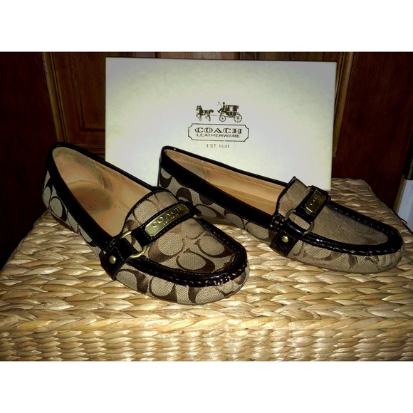 Coach flats !!