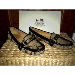 Coach flats !!