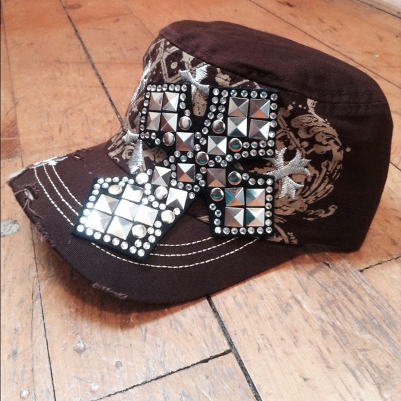 ⭐️Brown Cross Studded Hat⭐️ - Picture 4 of 4