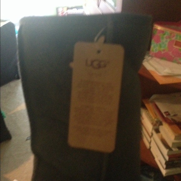 Grey tall ugg boots - Picture 3 of 4