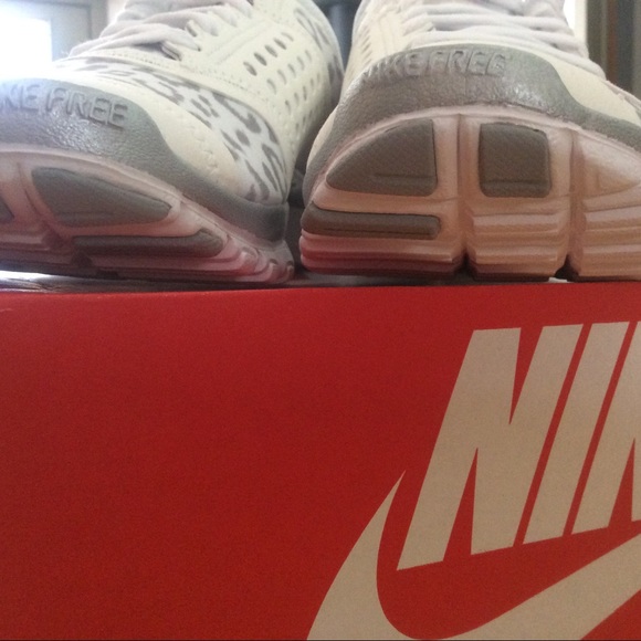 BNIB NIKE LEOPARD BLING - Picture 3 of 4