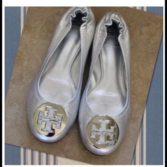 ❤️️Host Pick Authentic Silver Tory Burch Reva Flat