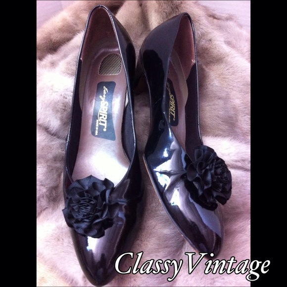 vintage easy spirit Shoes - Black patent leather bow toe 80's pumps.