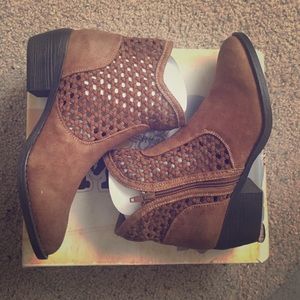 Brown Mudd Boots