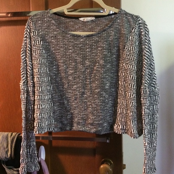 Long sleeve cropped top