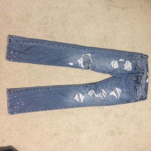 Super cute ripped jeans!