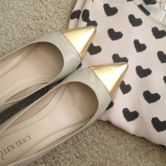 Ellen Tracy Shoes - Ellen Tracy gold toe pointy flats. Size 7