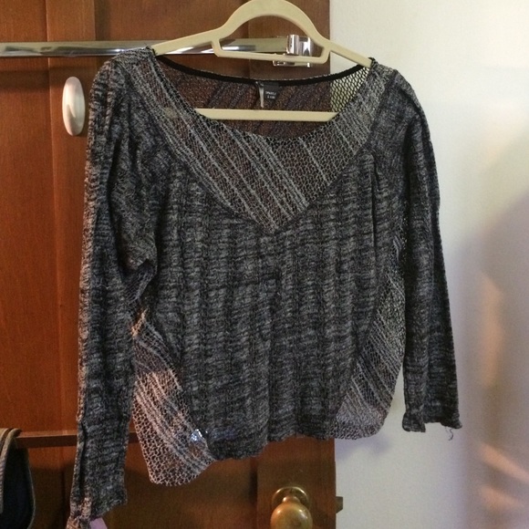 urban outfitters LS crop top