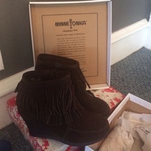 Minnetonka suede fringe wedged booties
