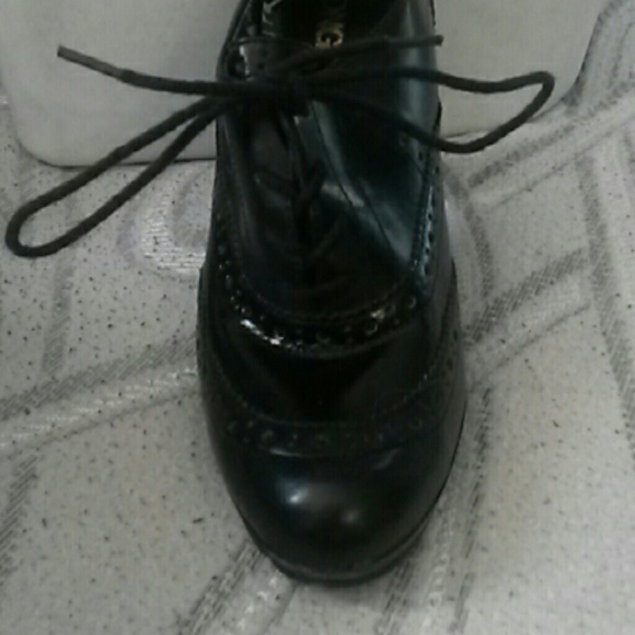 Black heels - Picture 2 of 4