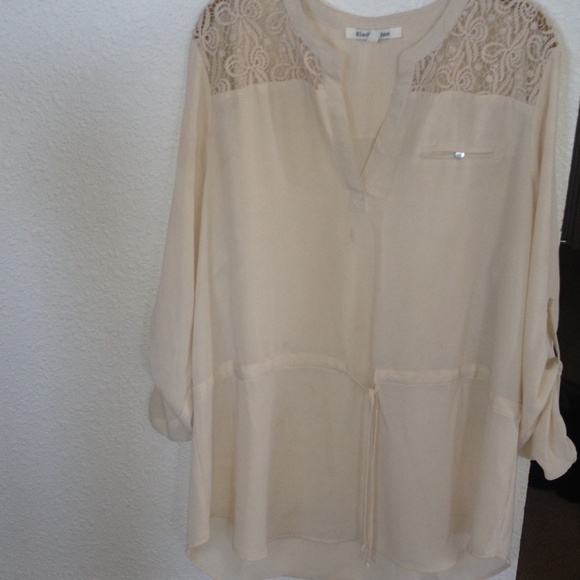 🎉SATURDAY SALE🎉Nude blouse